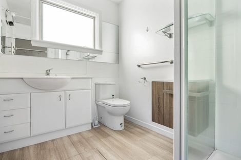 Photo of property in 102 Wairakei Road, Bryndwr, Christchurch, 8052