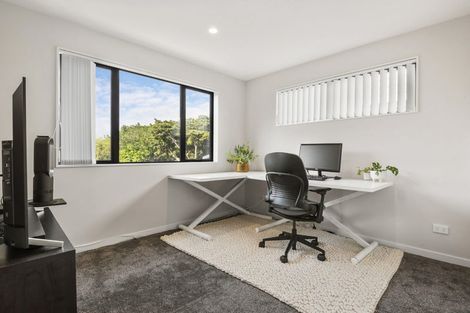 Photo of property in 9c Totara Grove, Hillcrest, Auckland, 0627