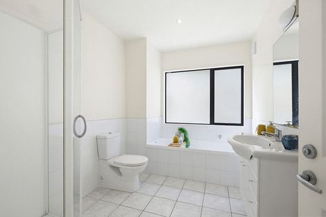 Photo of property in 17 Landsdowne Terrace, Karori, Wellington, 6012