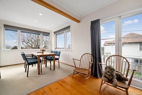 Photo of property in 7 Tamahere Drive, Glenfield, Auckland, 0629