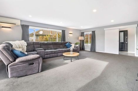 Photo of property in 8 Roberts Road, Hei Hei, Christchurch, 8042