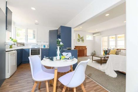 Photo of property in 130 Atkinson Road, Titirangi, Auckland, 0604