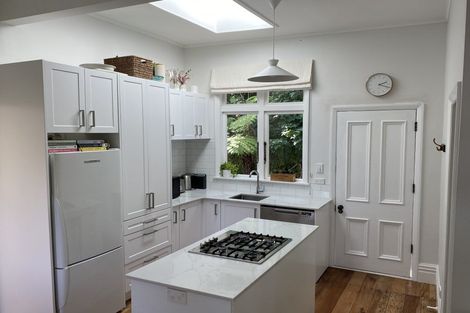 Photo of property in 26 West Road, Northland, Wellington, 6012