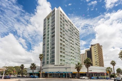 Photo of property in 402/17 Osterley Way, Manukau, Auckland, 2104