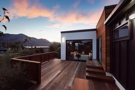 Photo of property in 9 Matipo Street, Wanaka, 9305