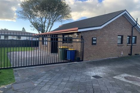 Photo of property in 16 Frank Evans Place, Henderson, Auckland, 0610