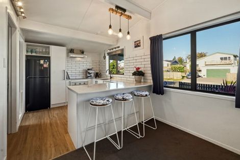 Photo of property in 11 Browning Crescent, Owhata, Rotorua, 3010
