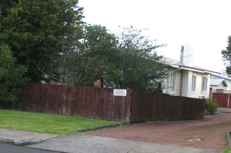 Photo of property in 10 Hikurangi Street, Te Atatu Peninsula, Auckland, 0610