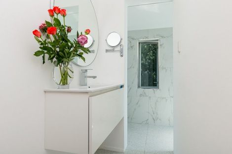 Photo of property in 281 Queens Drive, Lyall Bay, Wellington, 6022