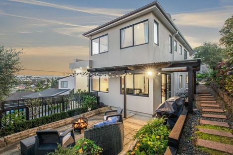 Photo of property in 22a Van Dyke Place, West Harbour, Auckland, 0618