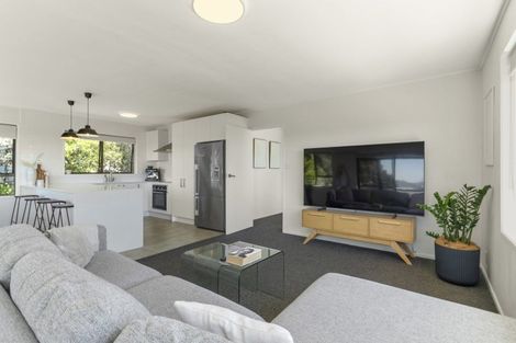 Photo of property in 1/39 Sunset Road, Totara Vale, Auckland, 0632