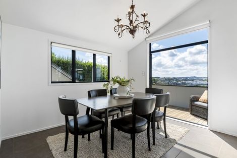 Photo of property in 15 Seagate Place, Red Beach, 0932