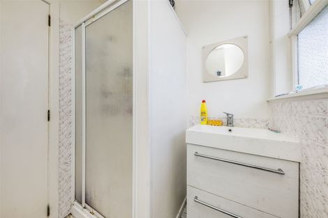 Photo of property in 70 Cargill Street, Papakura, 2110