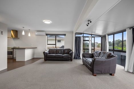 Photo of property in 28 Elizabeth Drive, West Harbour, Auckland, 0618