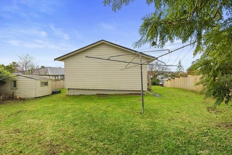 Photo of property in 2/15 Sevilla Place, Unsworth Heights, Auckland, 0632