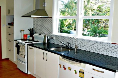 Photo of property in 16 Ivy Place, Birkdale, Auckland, 0626