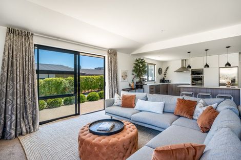 Photo of property in 16 Makomako Road, Wanaka, 9305