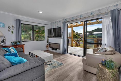 Photo of property in 1 Ishtar Place, One Tree Point, 0118