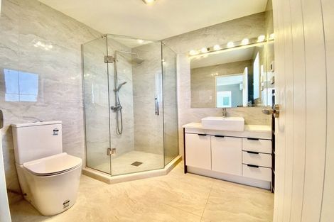 Photo of property in 70 Donegal Park Drive, Flat Bush, Auckland, 2019