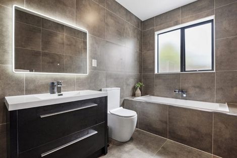 Photo of property in 11 Kahu Close, Orewa, 0931