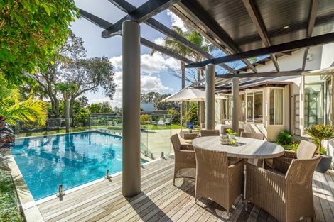 Photo of property in 1/2 Clifton Road, Hauraki, Auckland, 0622
