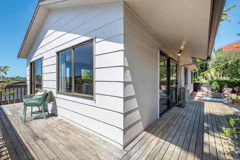 Photo of property in 1/8 Camilla Grove, Totara Vale, Auckland, 0629
