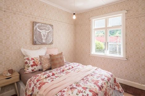 Photo of property in 202 The Parade, Island Bay, Wellington, 6023