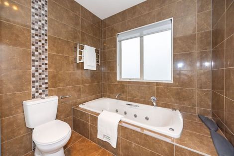 Photo of property in 21 Hornbill Drive, Fairview Heights, Auckland, 0632