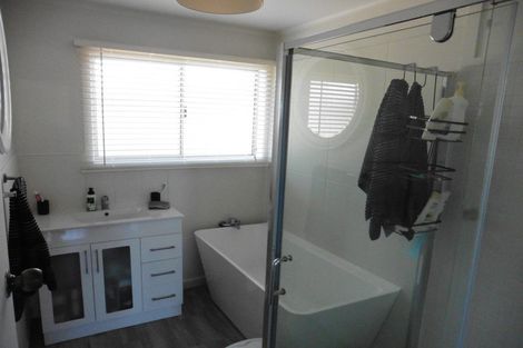 Photo of property in 14 Rimu Street, Helensville, 0800