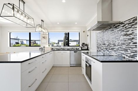 Photo of property in 15 Mike Smith Drive, Cambridge, 3434