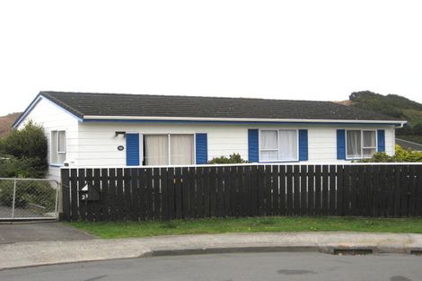 Photo of property in 23 Evesham Place, Newlands, Wellington, 6037