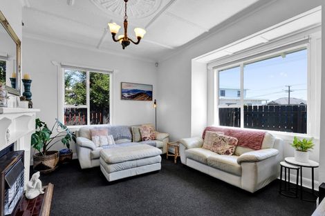 Photo of property in 3 Tukapa Street, Westown, New Plymouth, 4310