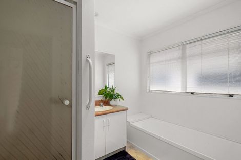 Photo of property in 1 Strandon Place, Strandon, New Plymouth, 4312