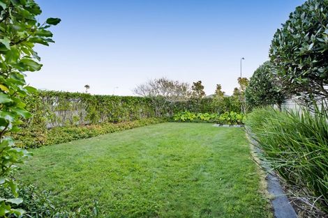 Photo of property in 1 Gleneagles Way, Waiwhakaiho, New Plymouth, 4312
