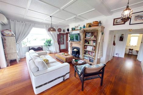Photo of property in 20 Mcfarlane Street, Oakura, 4314