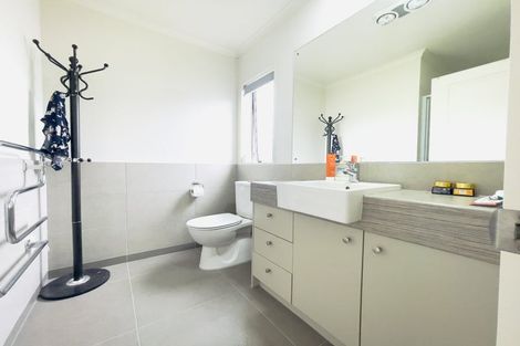 Photo of property in 13 Pickaberry Avenue, Karaka, Papakura, 2113