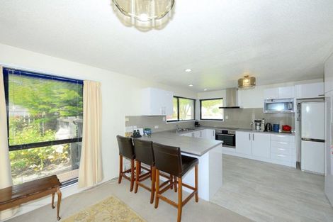 Photo of property in 2 Harkness Place, Avonhead, Christchurch, 8042