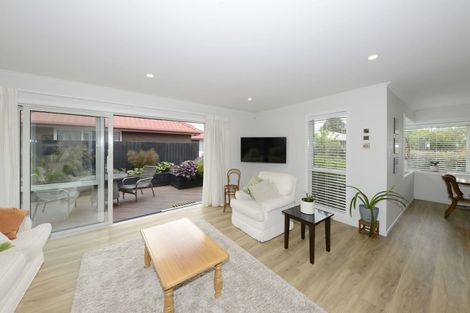 Photo of property in 11 Ludecke Place, Sockburn, Christchurch, 8042