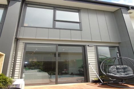 Photo of property in 62u3 Spenmoor Street, Newlands, Wellington, 6037