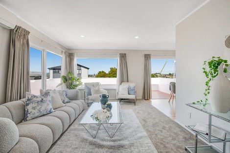 Photo of property in 1/56 Potter Avenue, Northcote, Auckland, 0627