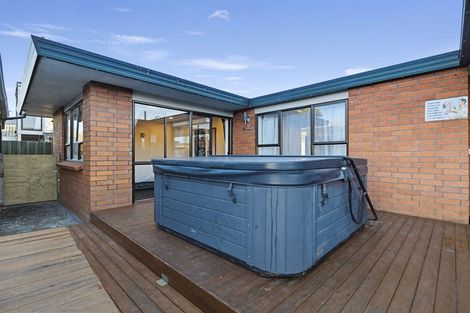 Photo of property in 77 Avondale Road, Taradale, Napier, 4112