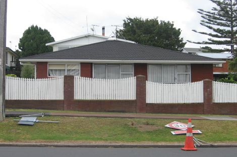 Photo of property in 1/9 Chivalry Road, Glenfield, Auckland, 0629