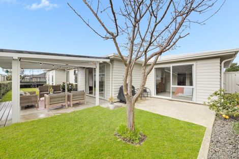 Photo of property in 2 Raiha Street, Papamoa Beach, Papamoa, 3118