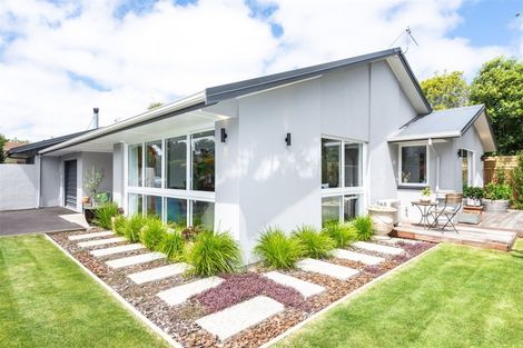 Photo of property in 10 Ladbrokes Place, Fendalton, Christchurch, 8052