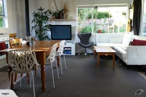 Photo of property in 4 Tawa Road, Te Atatu Peninsula, Auckland, 0610