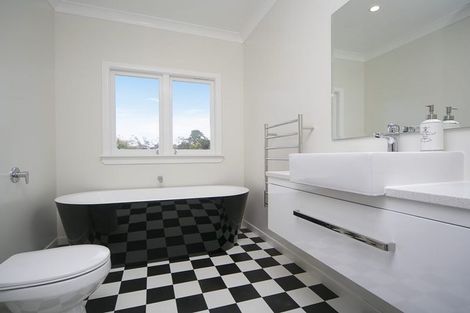 Photo of property in 17 Edward Street, Riverhead, 0820