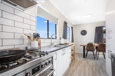 Photo of property in 15 Staysail Place, Whitby, Porirua, 5024