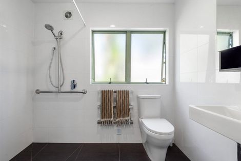 Photo of property in 2/13 Montgomery Avenue, Belmont, Auckland, 0622