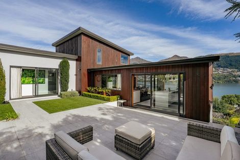Photo of property in 560 Peninsula Road, Kelvin Heights, Queenstown, 9300
