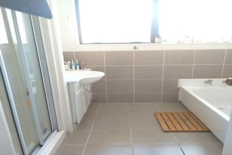 Photo of property in 42 Hassan Drive, Massey, Auckland, 0614